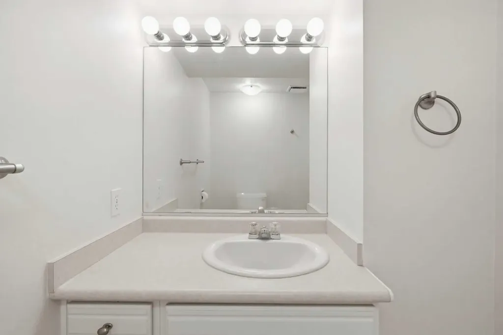 4108 Gatefield Avenue SW Calgary AB T3E 4C5