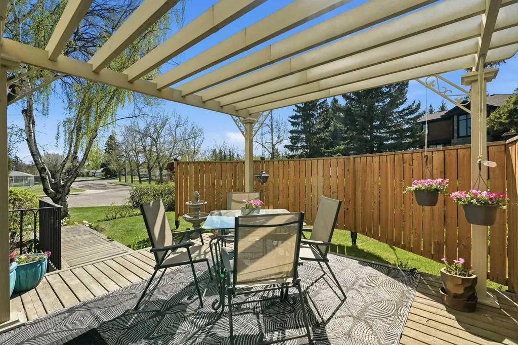 4108 Gatefield Avenue SW Calgary AB T3E 4C5