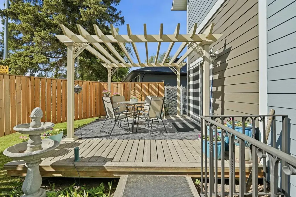 4108 Gatefield Avenue SW Calgary AB T3E 4C5