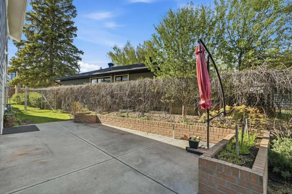 4108 Gatefield Avenue SW Calgary AB T3E 4C5