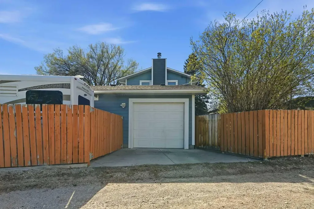 4108 Gatefield Avenue SW Calgary AB T3E 4C5