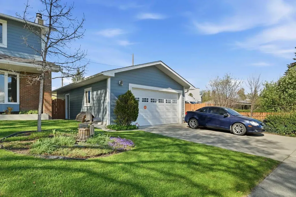 4108 Gatefield Avenue SW Calgary AB T3E 4C5