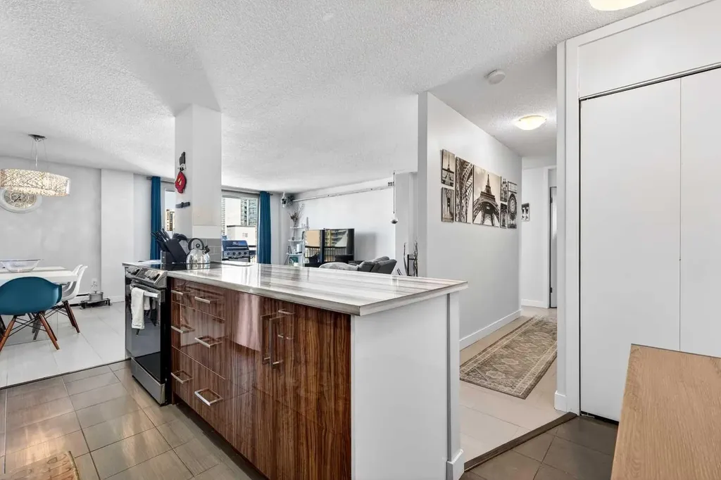 1213 13 Avenue SW Calgary AB T3C 0T2