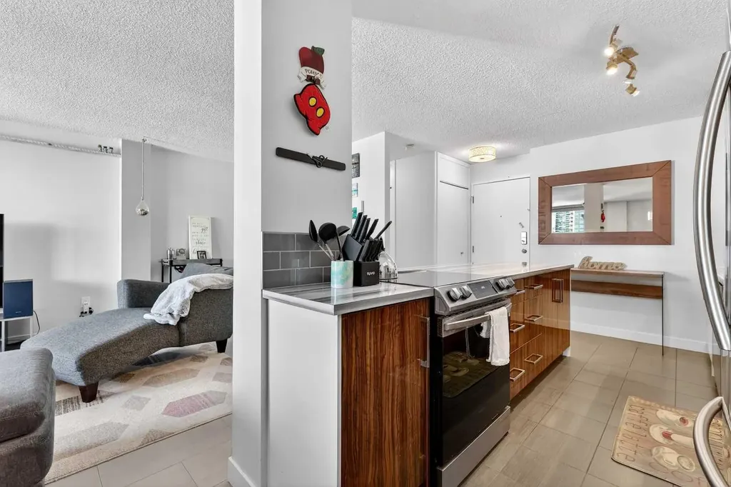 1213 13 Avenue SW Calgary AB T3C 0T2