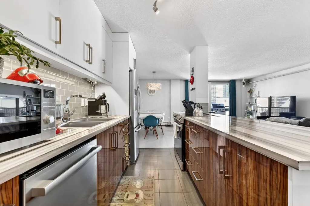 1213 13 Avenue SW Calgary AB T3C 0T2