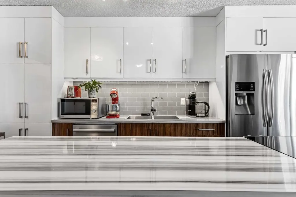 1213 13 Avenue SW Calgary AB T3C 0T2