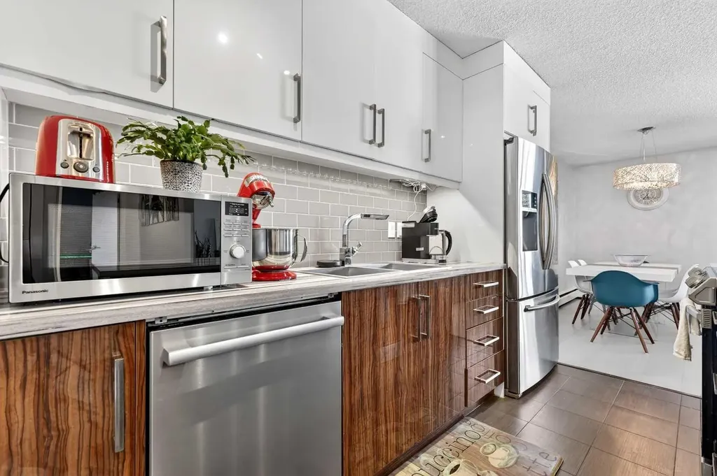 1213 13 Avenue SW Calgary AB T3C 0T2