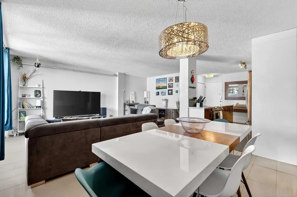 1213 13 Avenue SW Calgary AB T3C 0T2