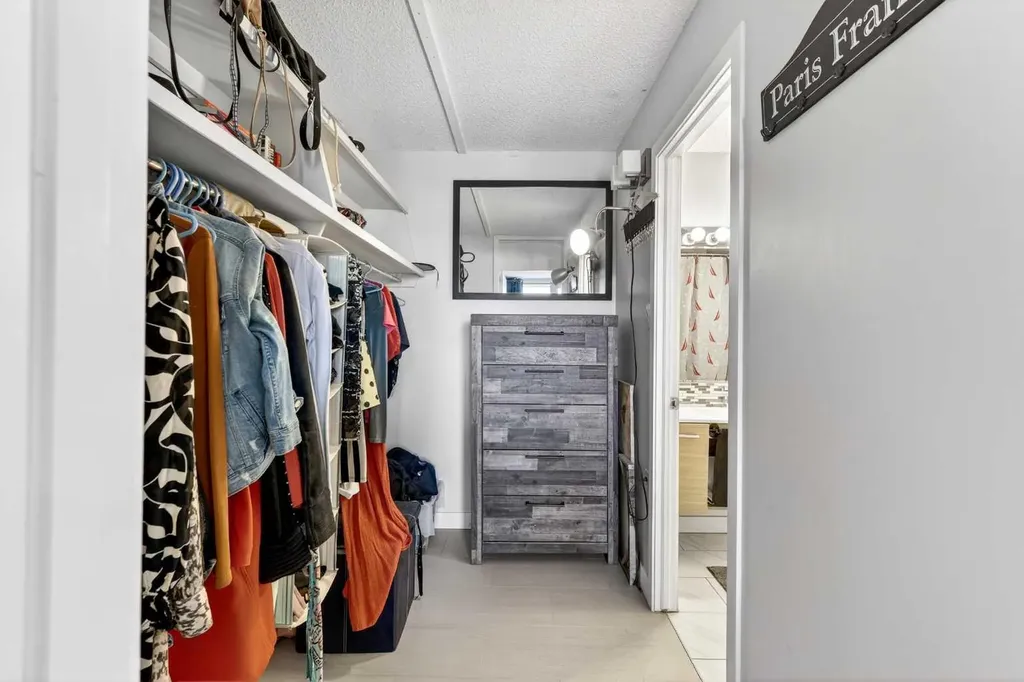 1213 13 Avenue SW Calgary AB T3C 0T2