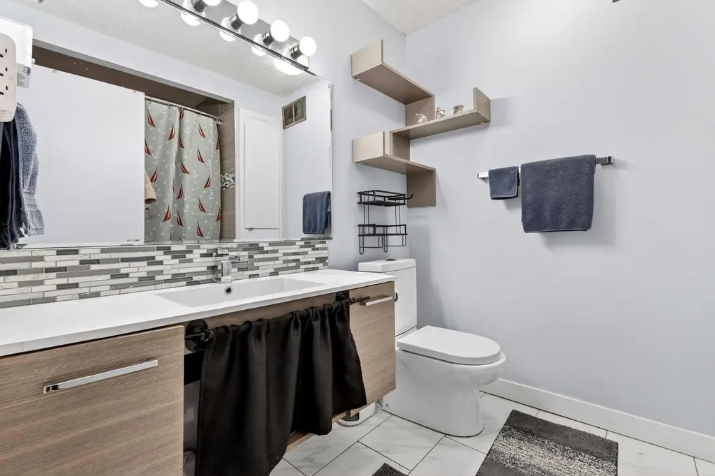 1213 13 Avenue SW Calgary AB T3C 0T2