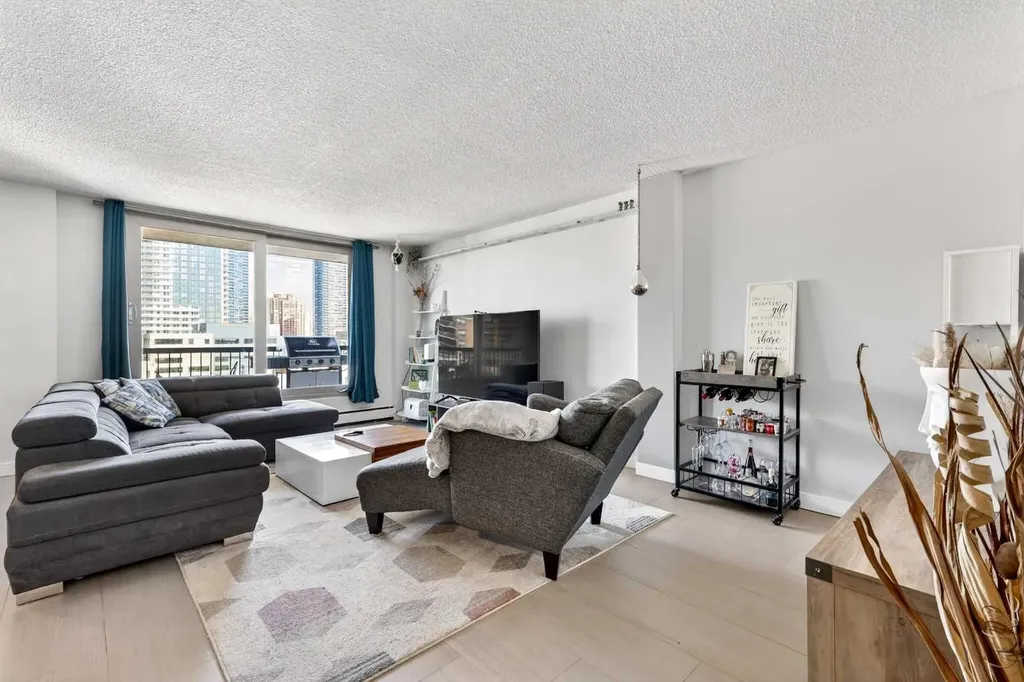 1213 13 Avenue SW Calgary AB T3C 0T2