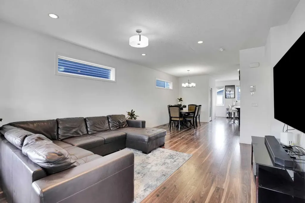726 Redstone Drive NE Calgary AB t3n1k9