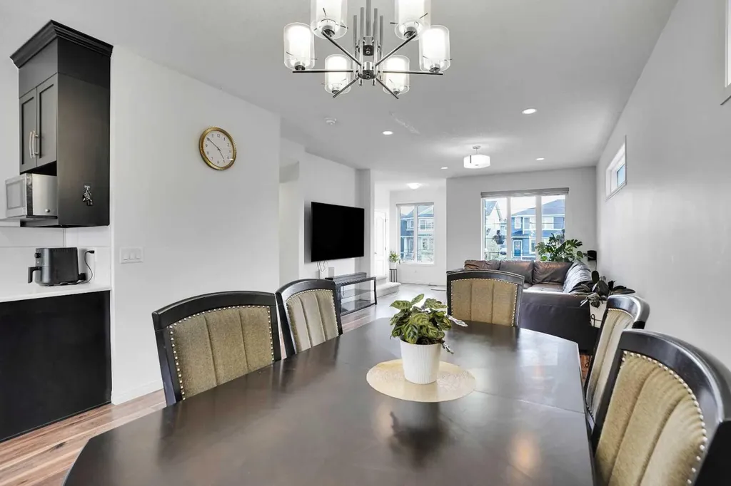 726 Redstone Drive NE Calgary AB t3n1k9