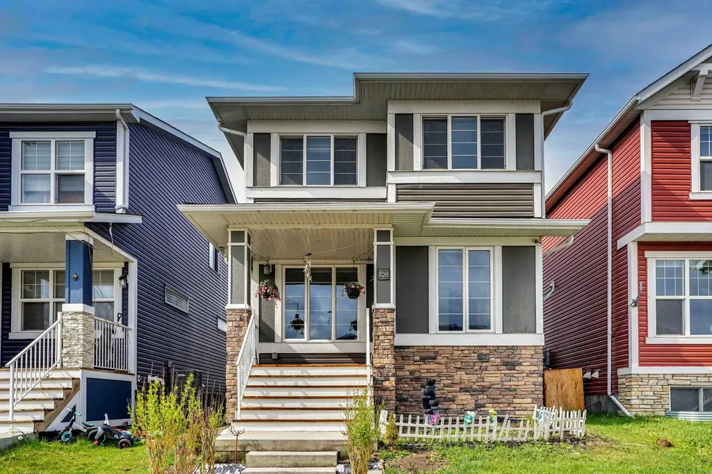 726 Redstone Drive NE Calgary AB t3n1k9