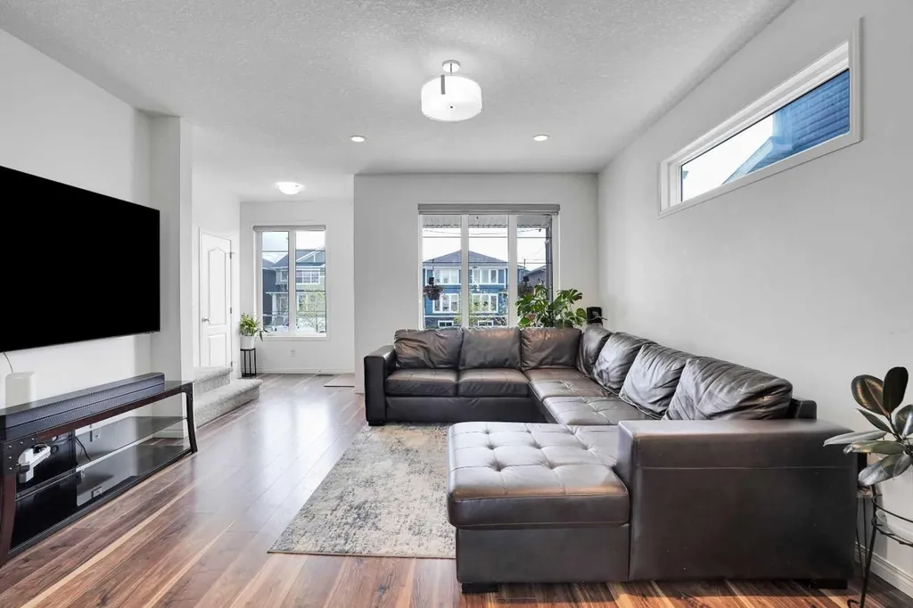 726 Redstone Drive NE Calgary AB t3n1k9