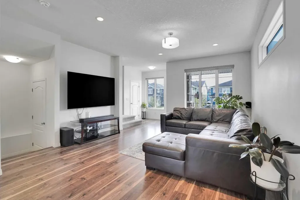 726 Redstone Drive NE Calgary AB t3n1k9