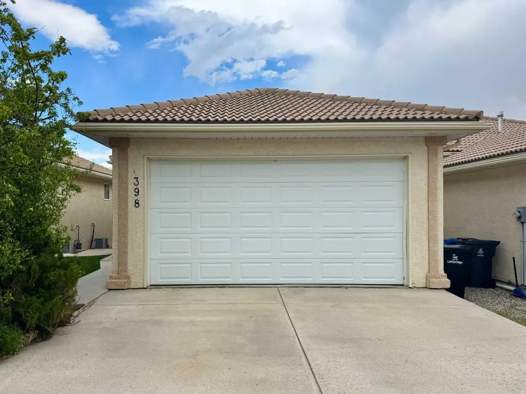 398 Canyon Boulevard W Lethbridge AB T1K 6V2