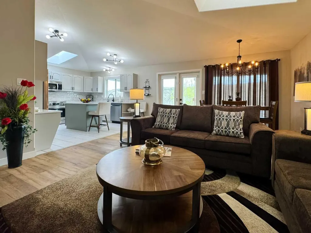 398 Canyon Boulevard W Lethbridge AB T1K 6V2