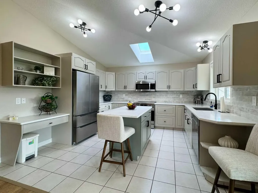398 Canyon Boulevard W Lethbridge AB T1K 6V2