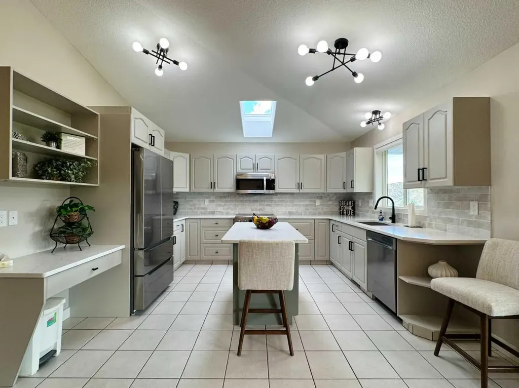 398 Canyon Boulevard W Lethbridge AB T1K 6V2