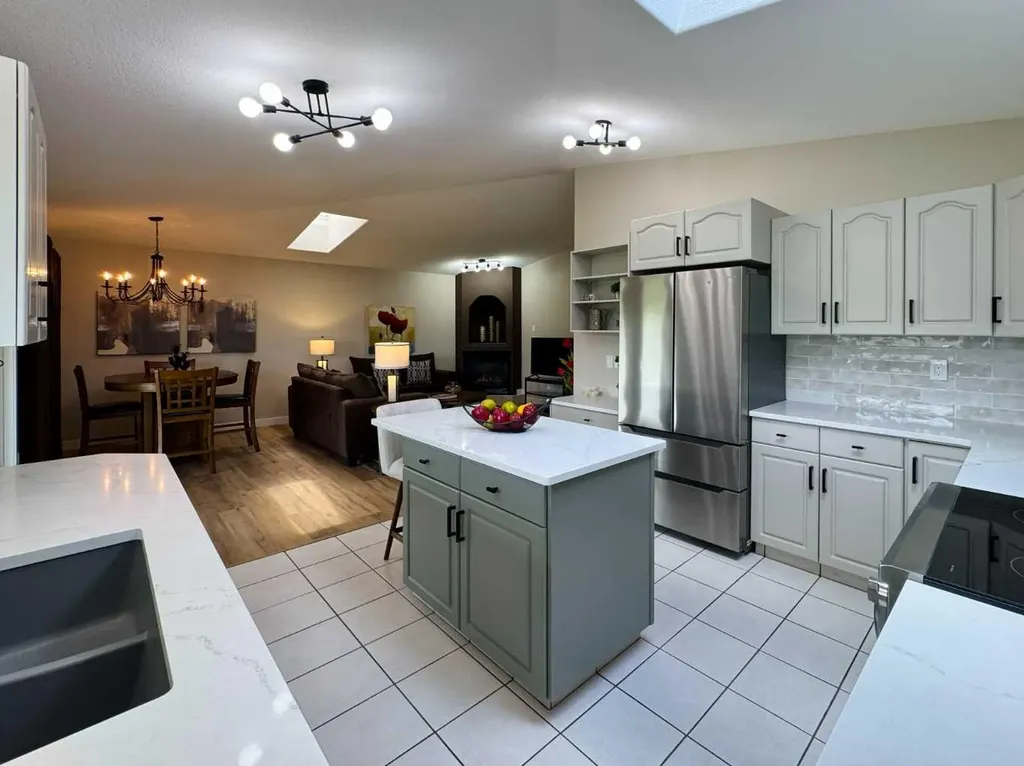 398 Canyon Boulevard W Lethbridge AB T1K 6V2
