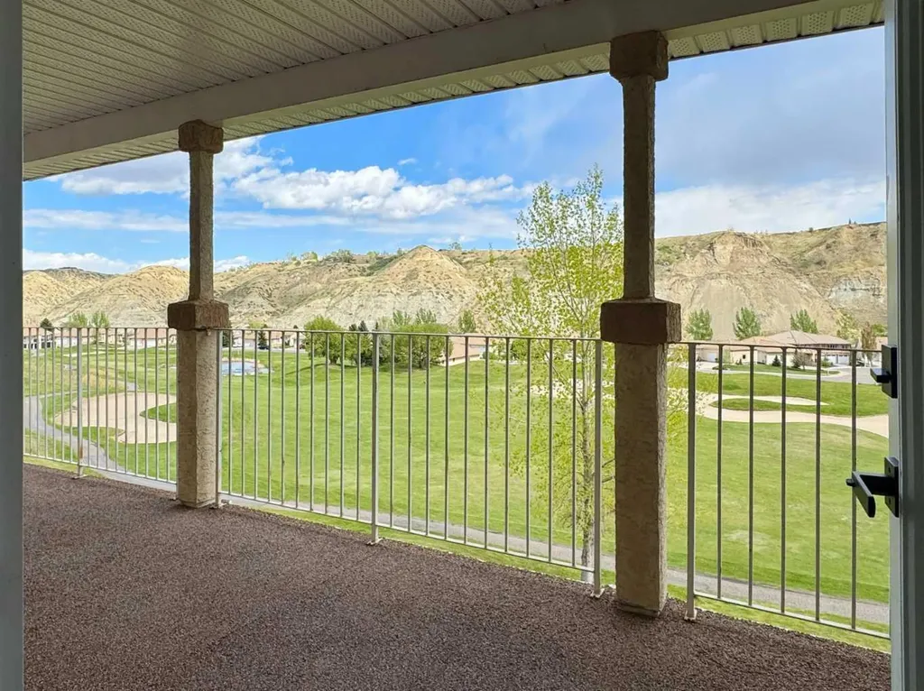 398 Canyon Boulevard W Lethbridge AB T1K 6V2