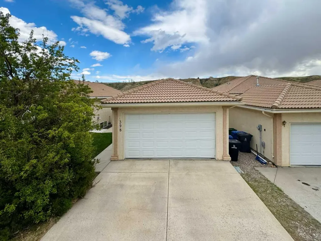 398 Canyon Boulevard W Lethbridge AB T1K 6V2