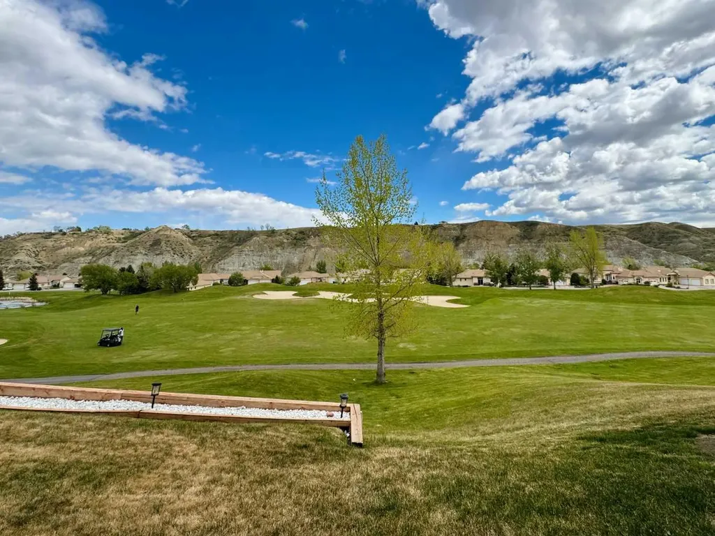 398 Canyon Boulevard W Lethbridge AB T1K 6V2