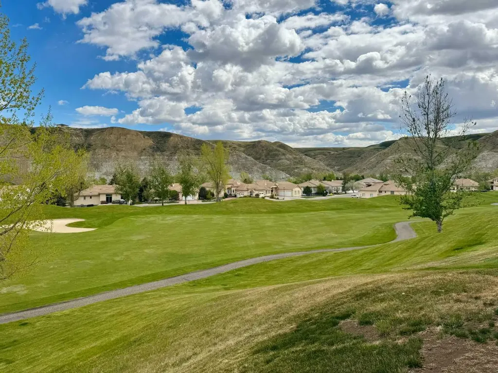 398 Canyon Boulevard W Lethbridge AB T1K 6V2