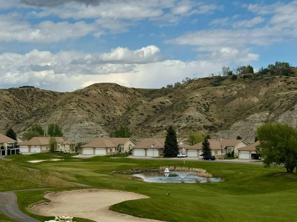 398 Canyon Boulevard W Lethbridge AB T1K 6V2