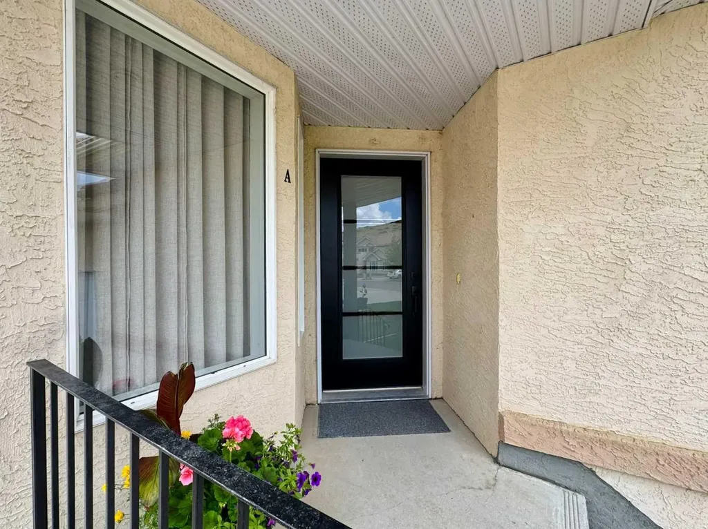 398 Canyon Boulevard W Lethbridge AB T1K 6V2
