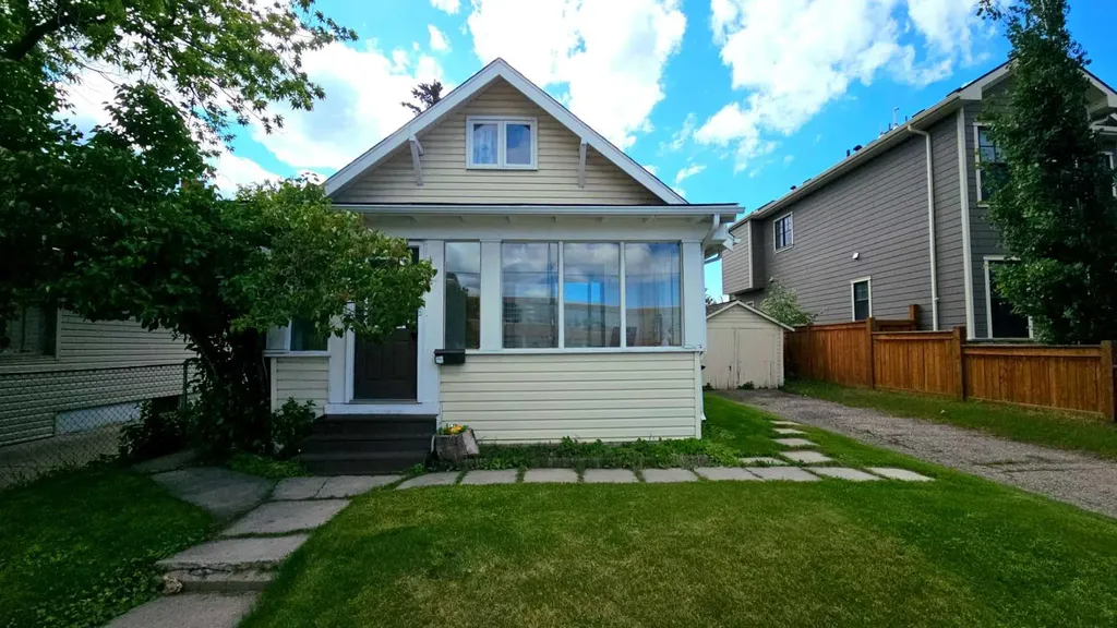 2115 10 Street NW Calgary AB T2N 0Z4