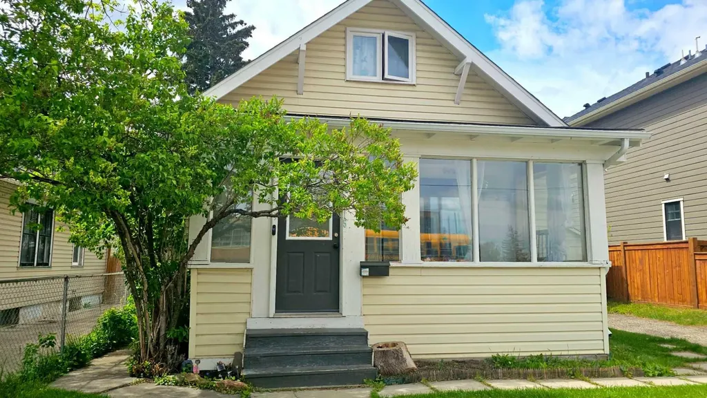 2115 10 Street NW Calgary AB T2N 0Z4