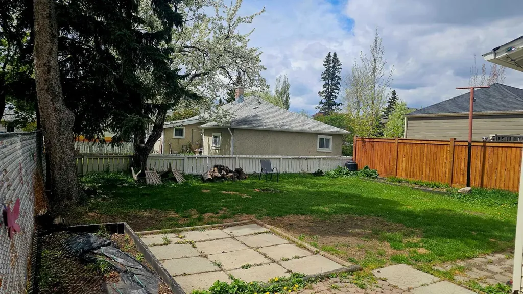 2115 10 Street NW Calgary AB T2N 0Z4