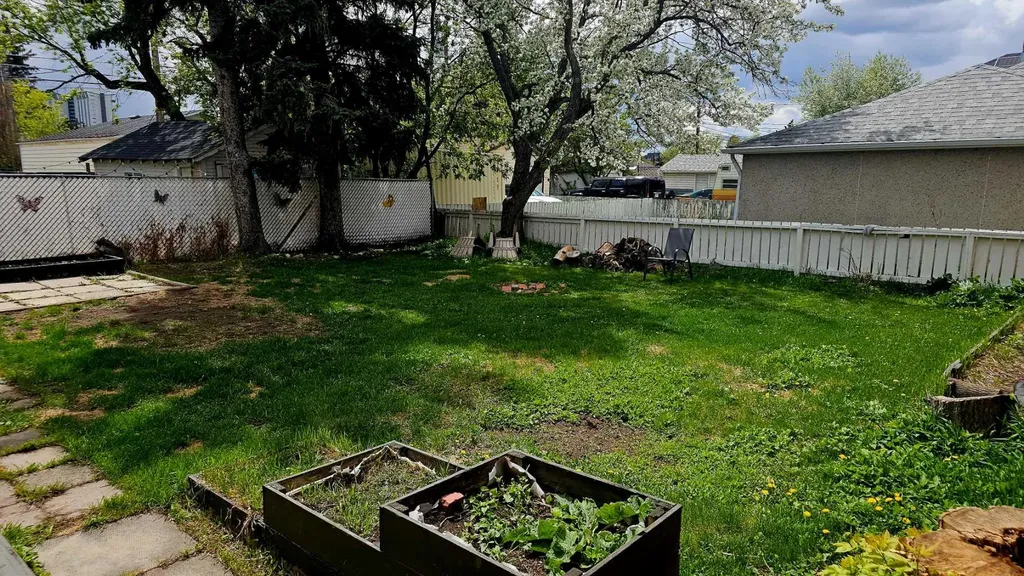 2115 10 Street NW Calgary AB T2N 0Z4