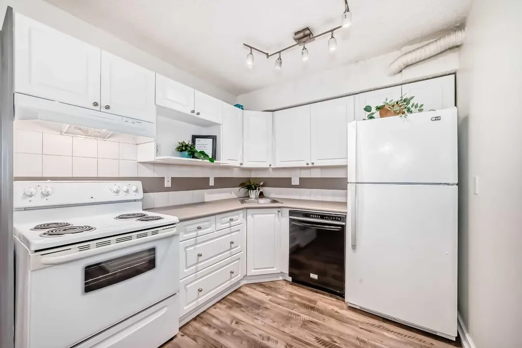 1814 18 Street SW Calgary AB T2T 1T4
