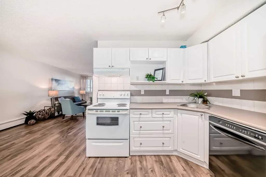 1814 18 Street SW Calgary AB T2T 1T4