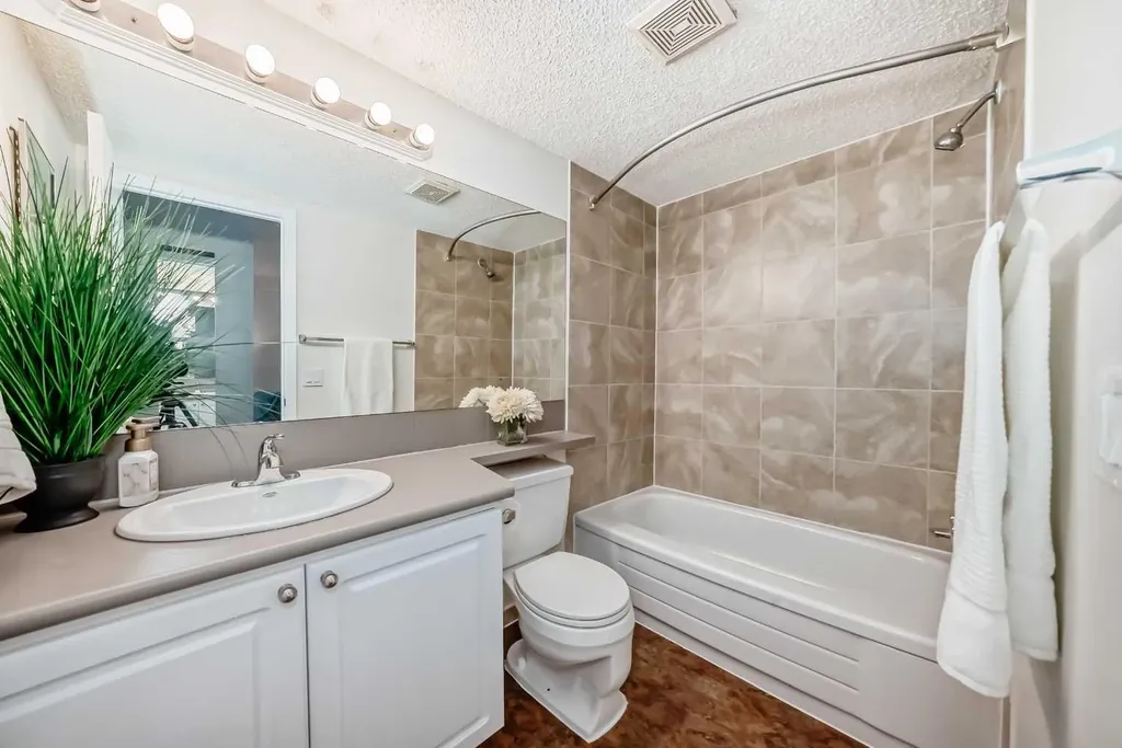 1814 18 Street SW Calgary AB T2T 1T4