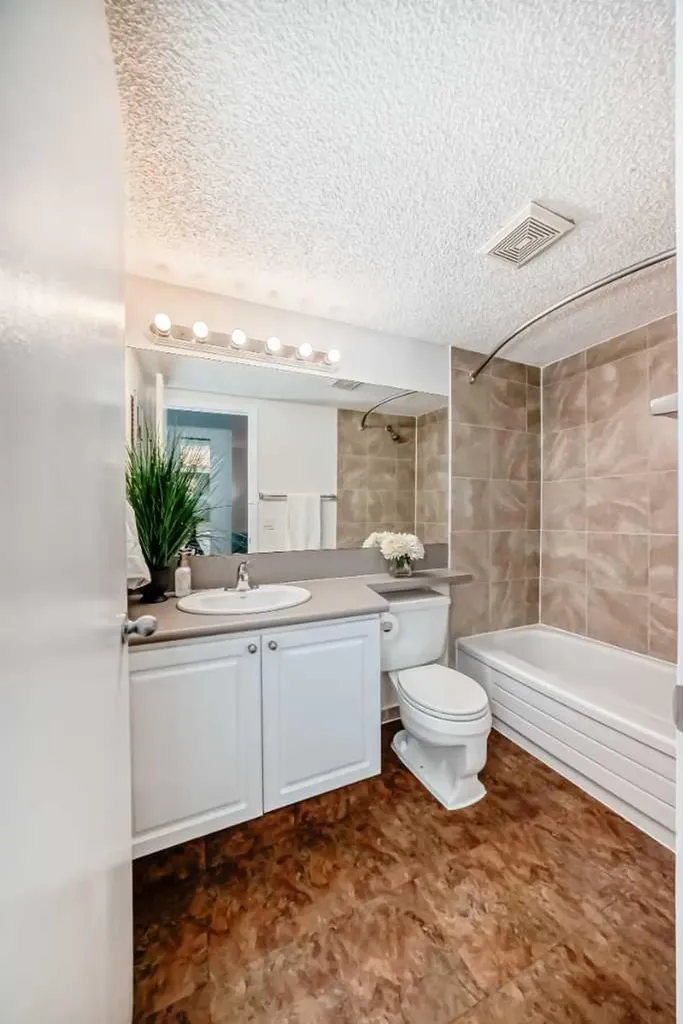 1814 18 Street SW Calgary AB T2T 1T4