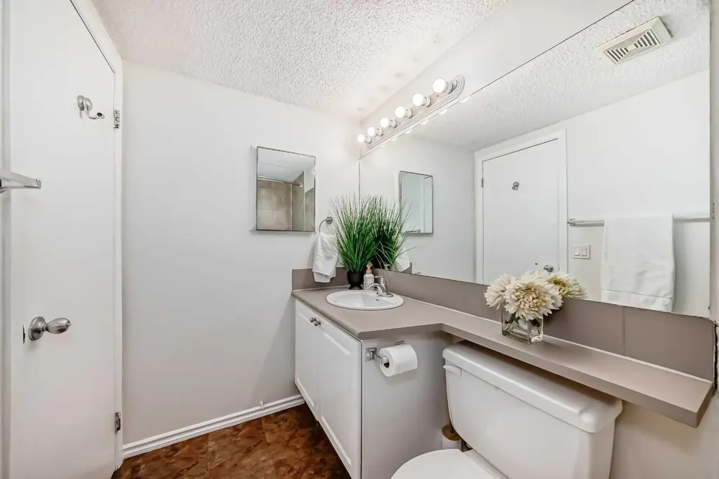 1814 18 Street SW Calgary AB T2T 1T4