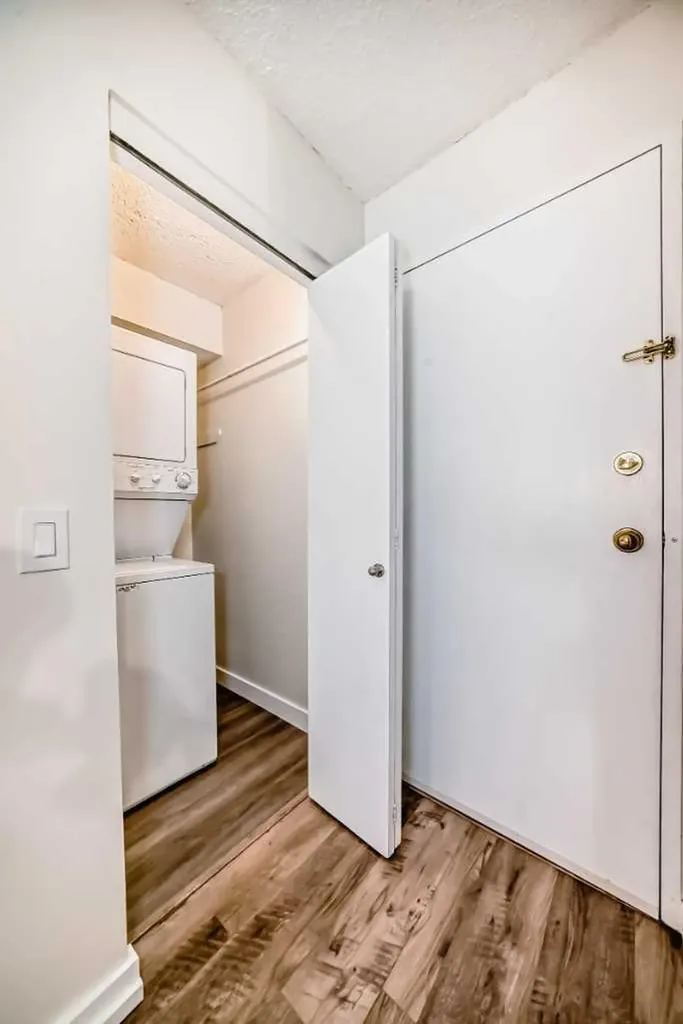 1814 18 Street SW Calgary AB T2T 1T4
