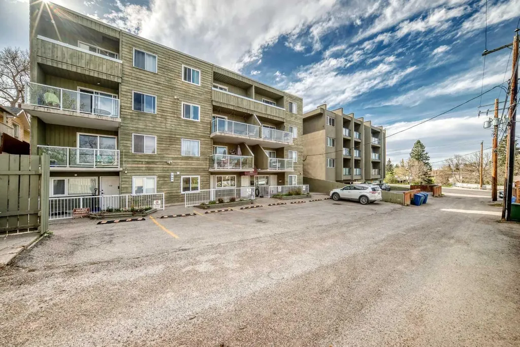 1814 18 Street SW Calgary AB T2T 1T4