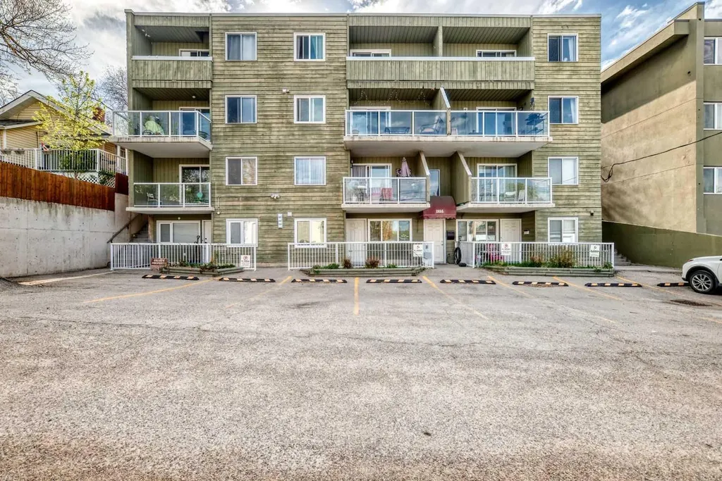 1814 18 Street SW Calgary AB T2T 1T4