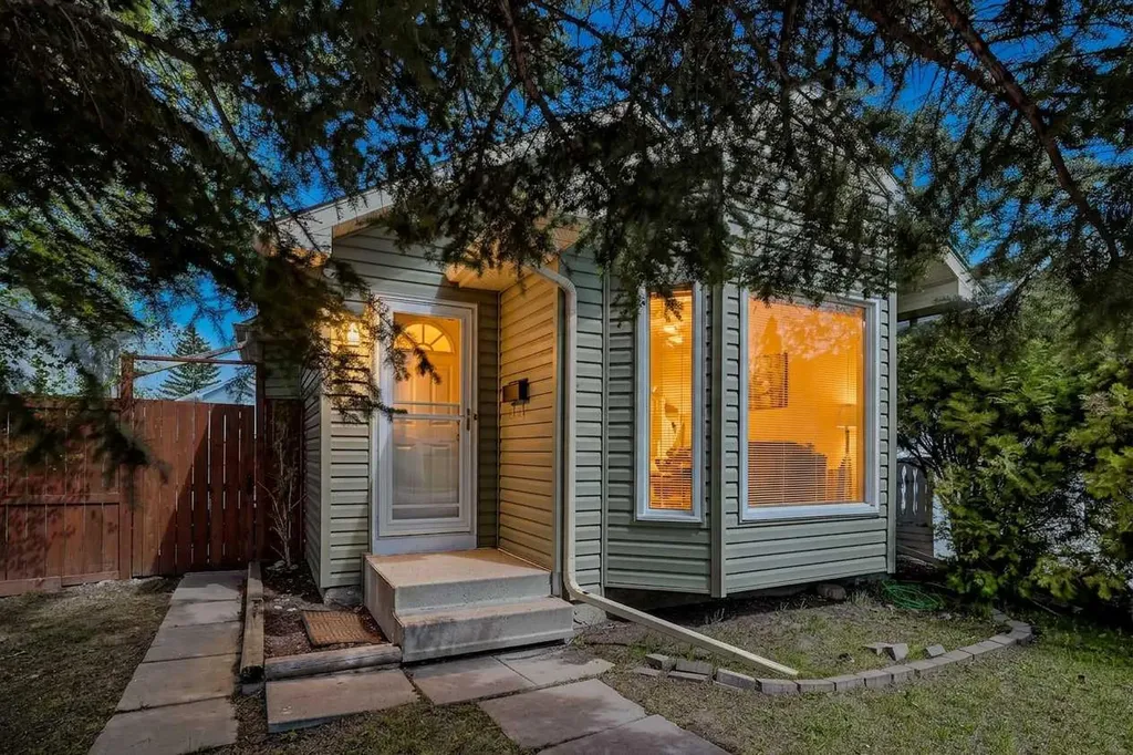 18 Martinview Crescent NE Calgary AB T3J 2S2