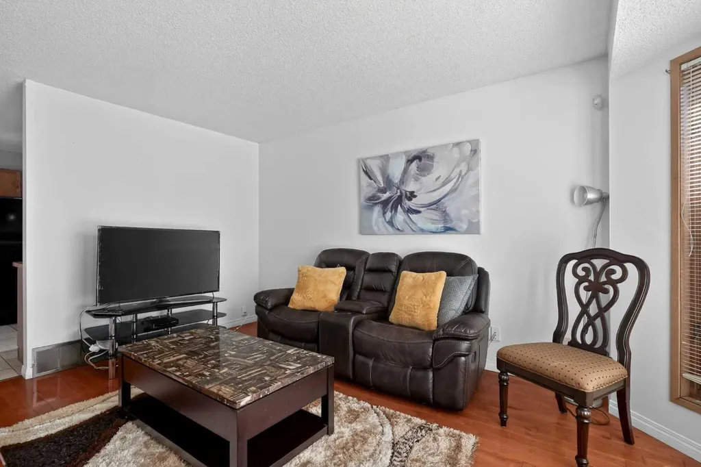 18 Martinview Crescent NE Calgary AB T3J 2S2