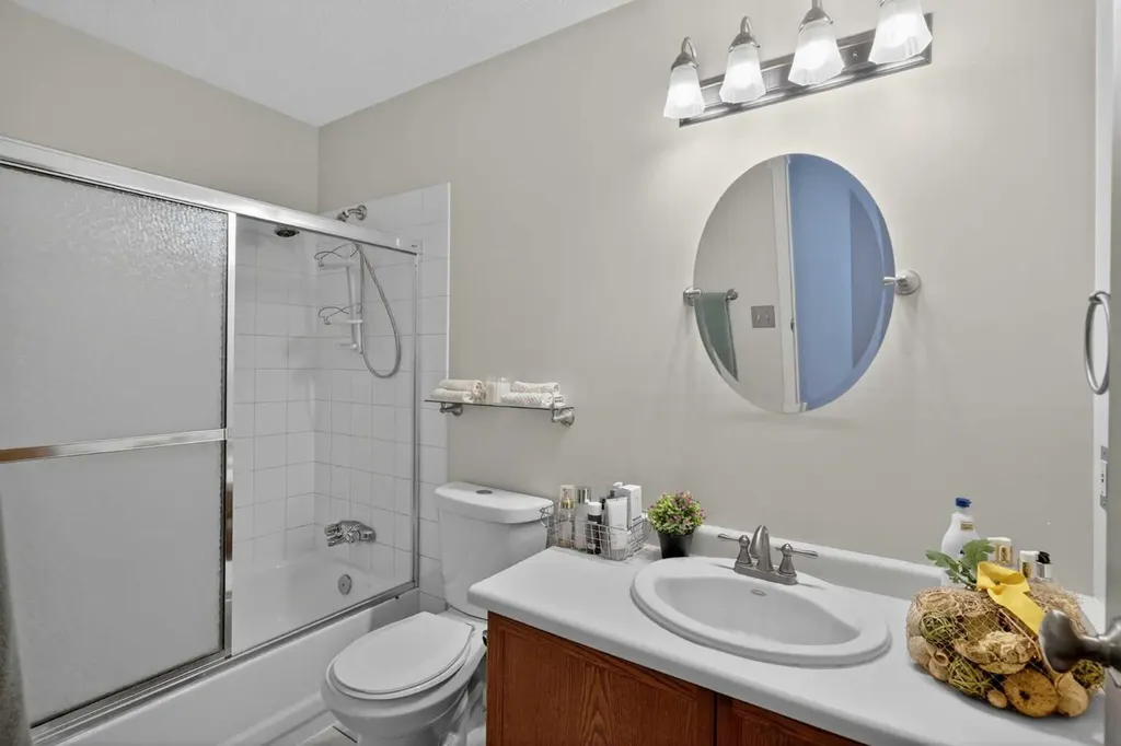 18 Martinview Crescent NE Calgary AB T3J 2S2