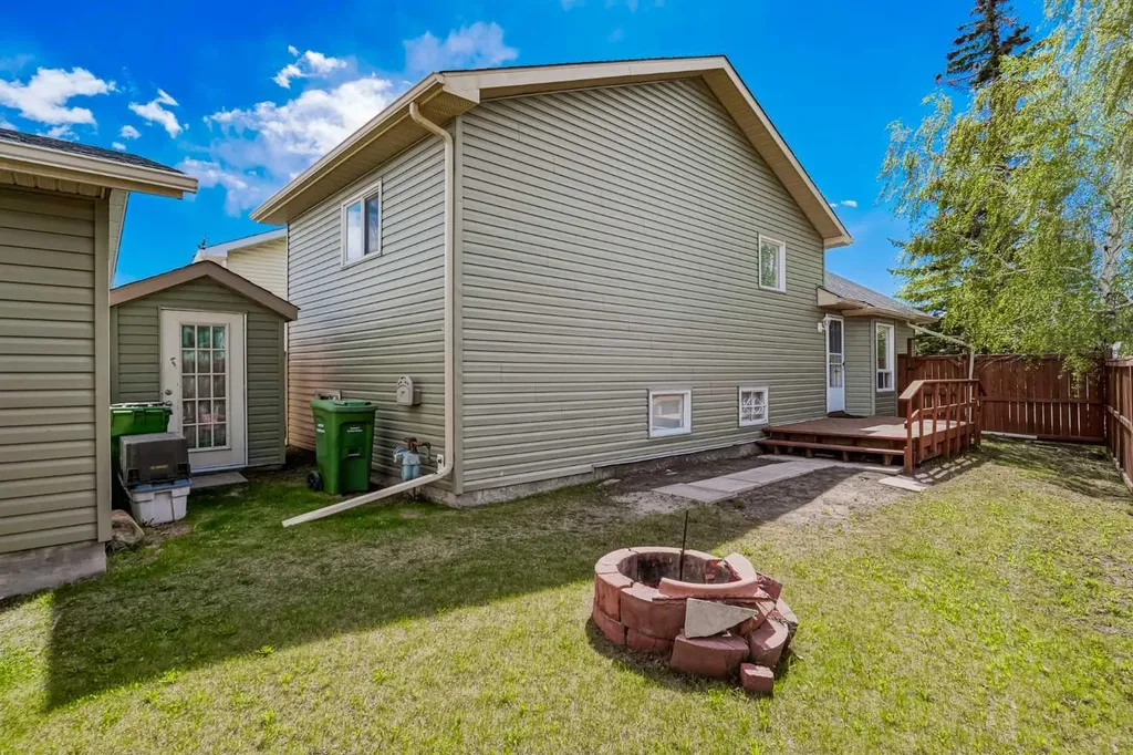 18 Martinview Crescent NE Calgary AB T3J 2S2