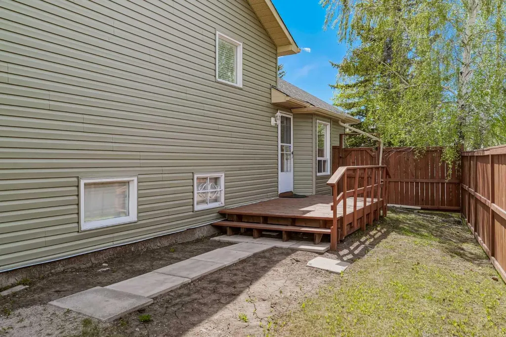 18 Martinview Crescent NE Calgary AB T3J 2S2