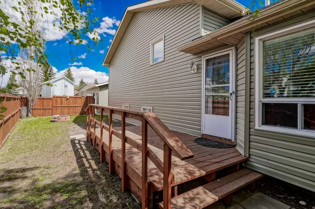 18 Martinview Crescent NE Calgary AB T3J 2S2