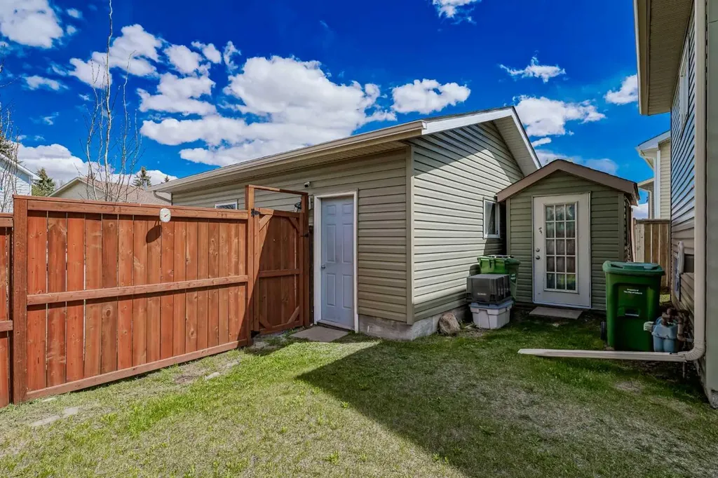 18 Martinview Crescent NE Calgary AB T3J 2S2